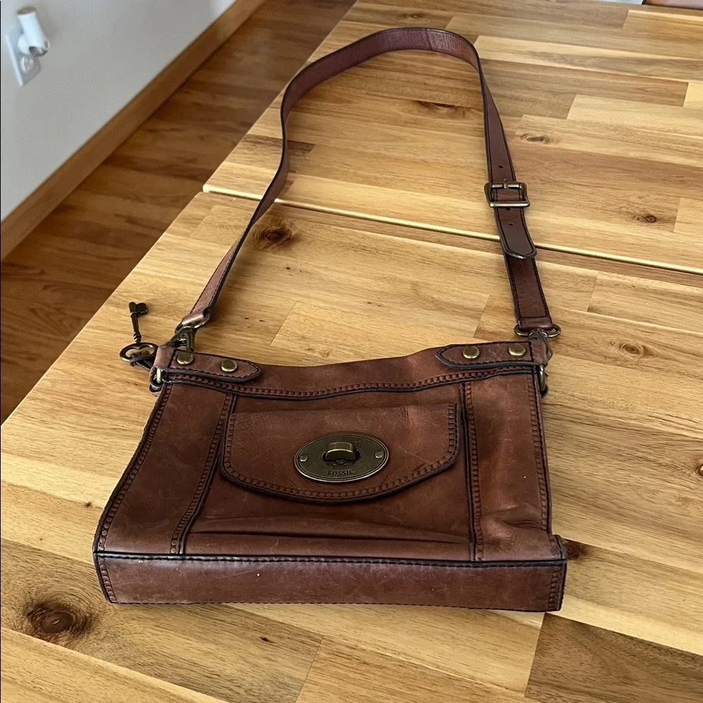 VINTAGE Fossil 100% Leather Crossbody - *RARE* - Picture 5 of 5